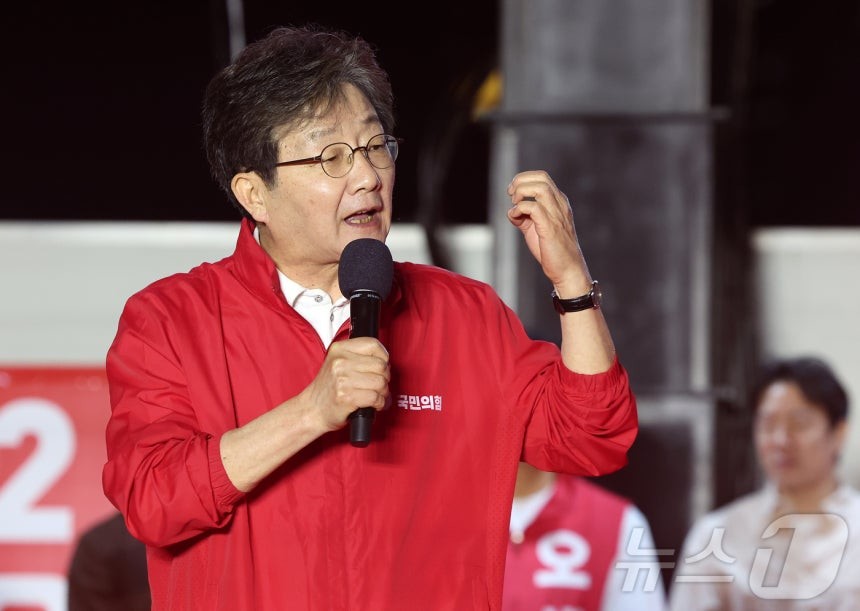 유승민 검찰 보완수사권 폐지 법안에...“경찰공화국으로 만드는 것이 노무현 정신이냐”