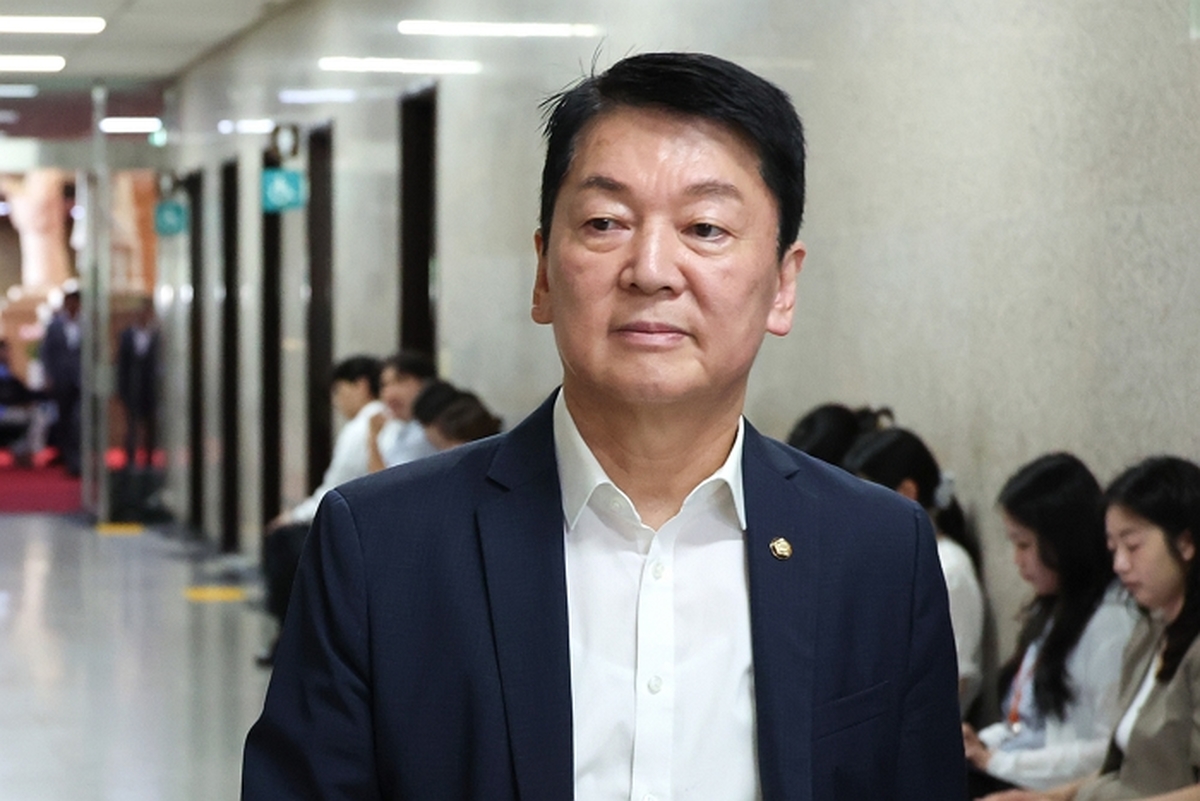 origin_회동참석하는안철수.jpg