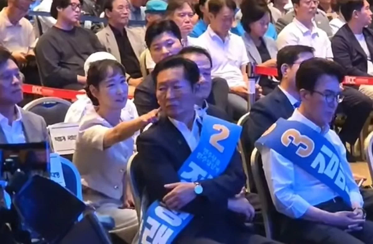정청래 ‘볼콕’ 논란 이지은 위원장 “남녀관계 의혹 제기하면 법적대응... 댓글 캡처 중”