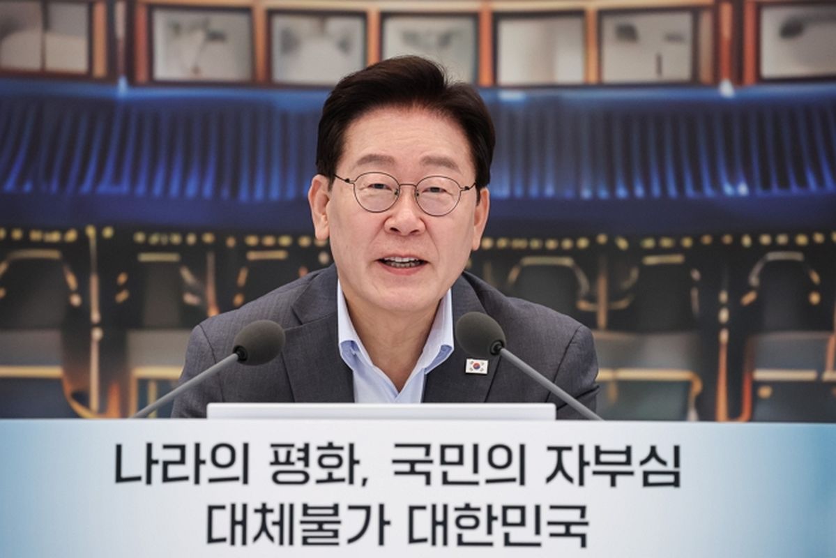 업무보고 마친 이재명 대통령 “보고 끝났으니 휴가 다녀와라... 난 집에 있는 게 휴가”