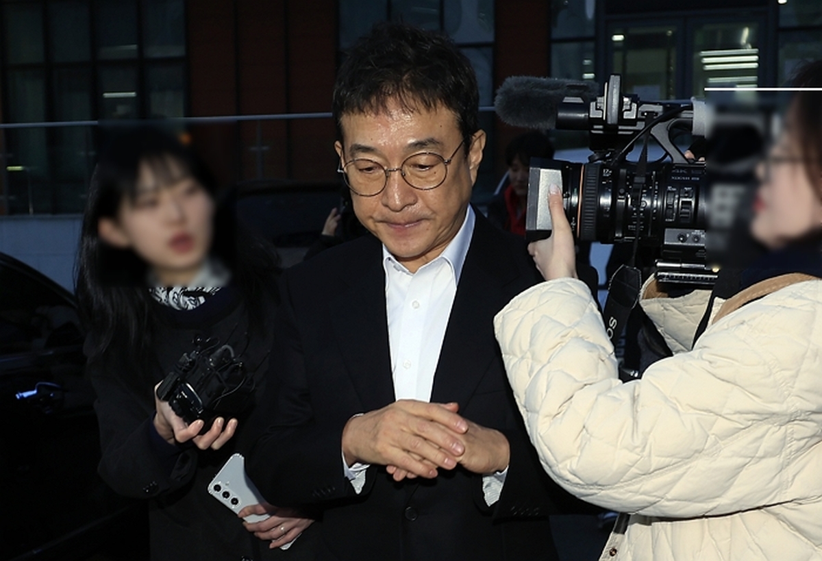 origin_경찰조사받고귀가하는이재룡.jpg