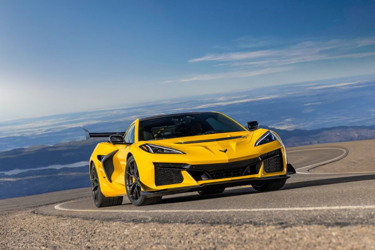 Chevrolet Corvette.jpg