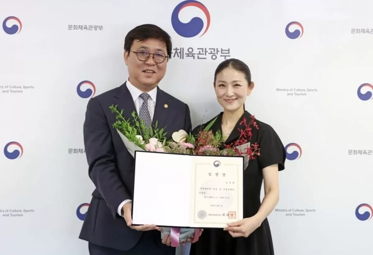 최휘영 문화체육관광부 장관(왼쪽)과 김주원 국립발레단 신임 단장 겸 예술감독. 문화체육관광부