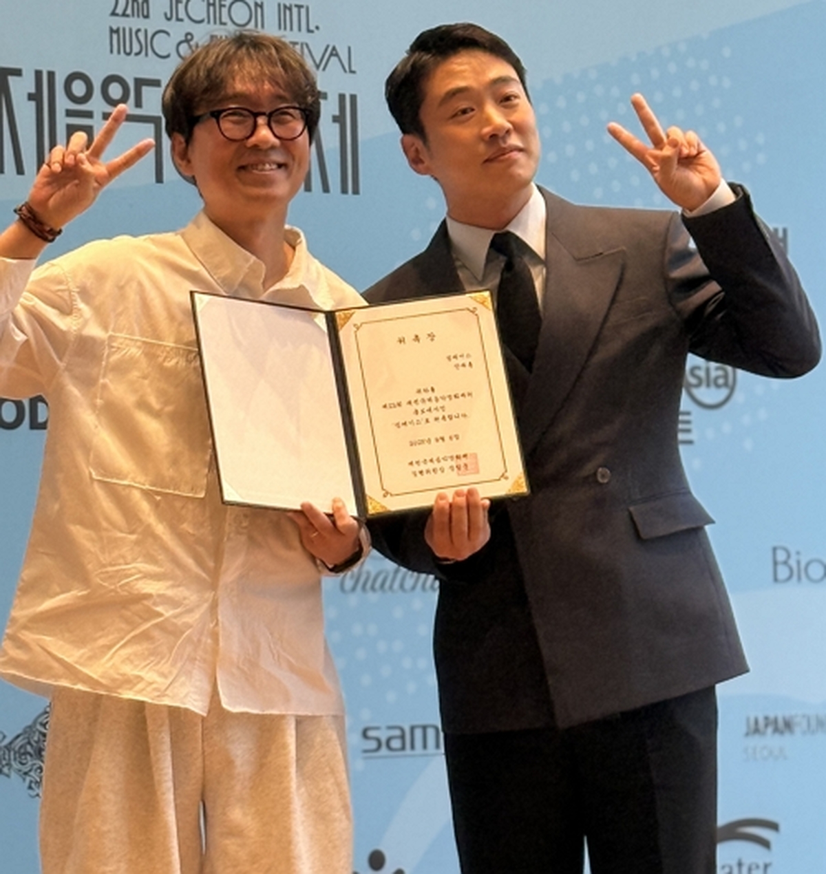 origin_JIMFF장항준안재홍가장애정하는배우하면떠오르는단1명.jpg