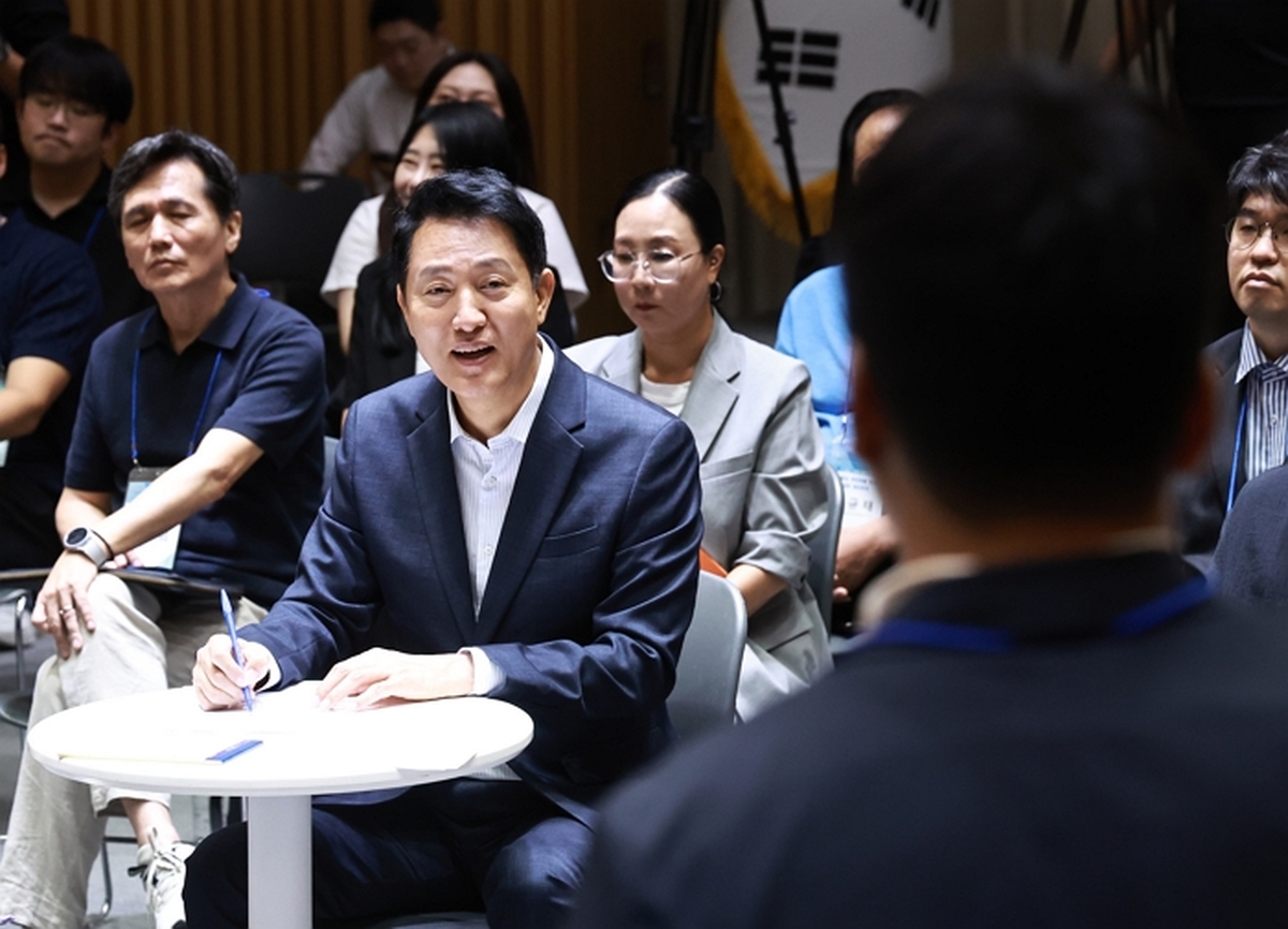 origin_패널발언듣는오세훈시장.jpg