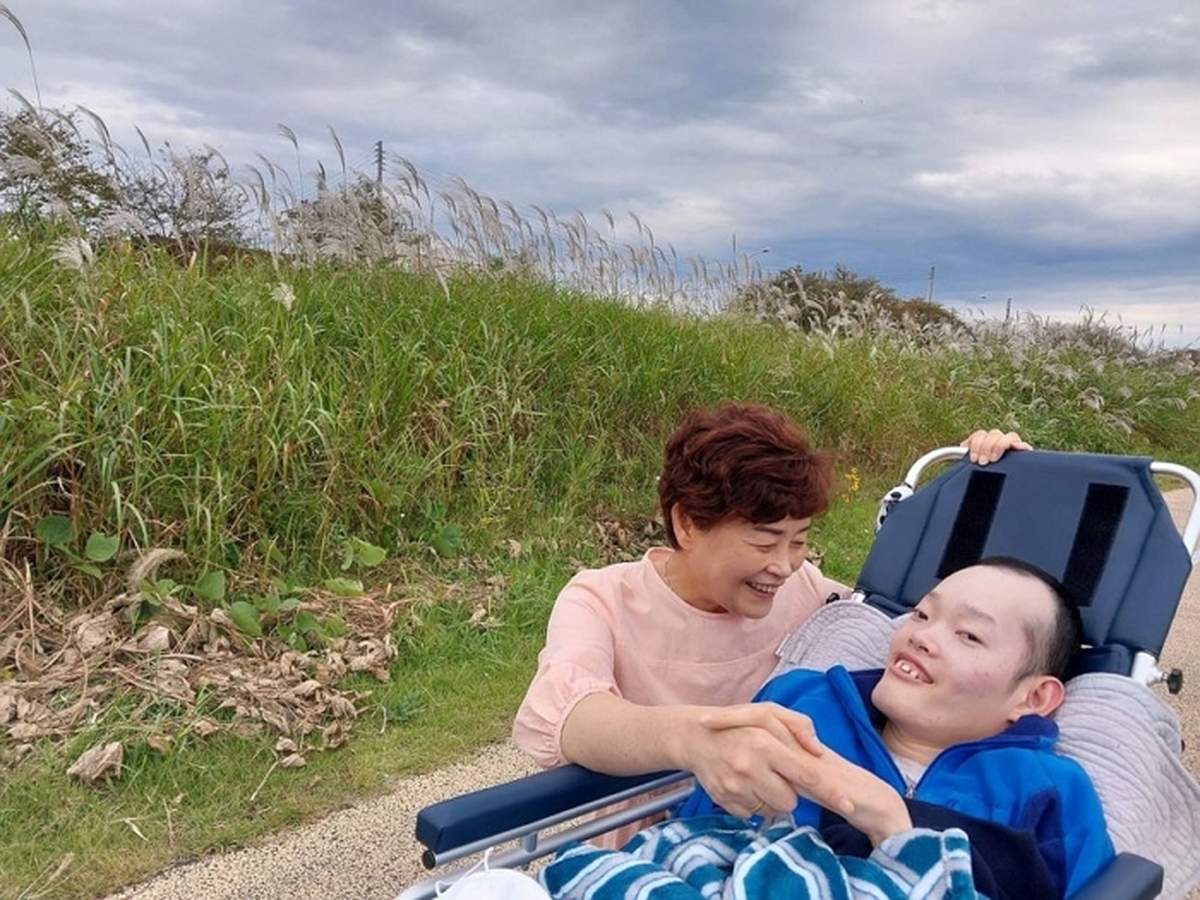 10년 누워지내다 세상 떠나면서 4명에게 새 삶 선물 아들, 엄마와 마지막 인사 나눴다