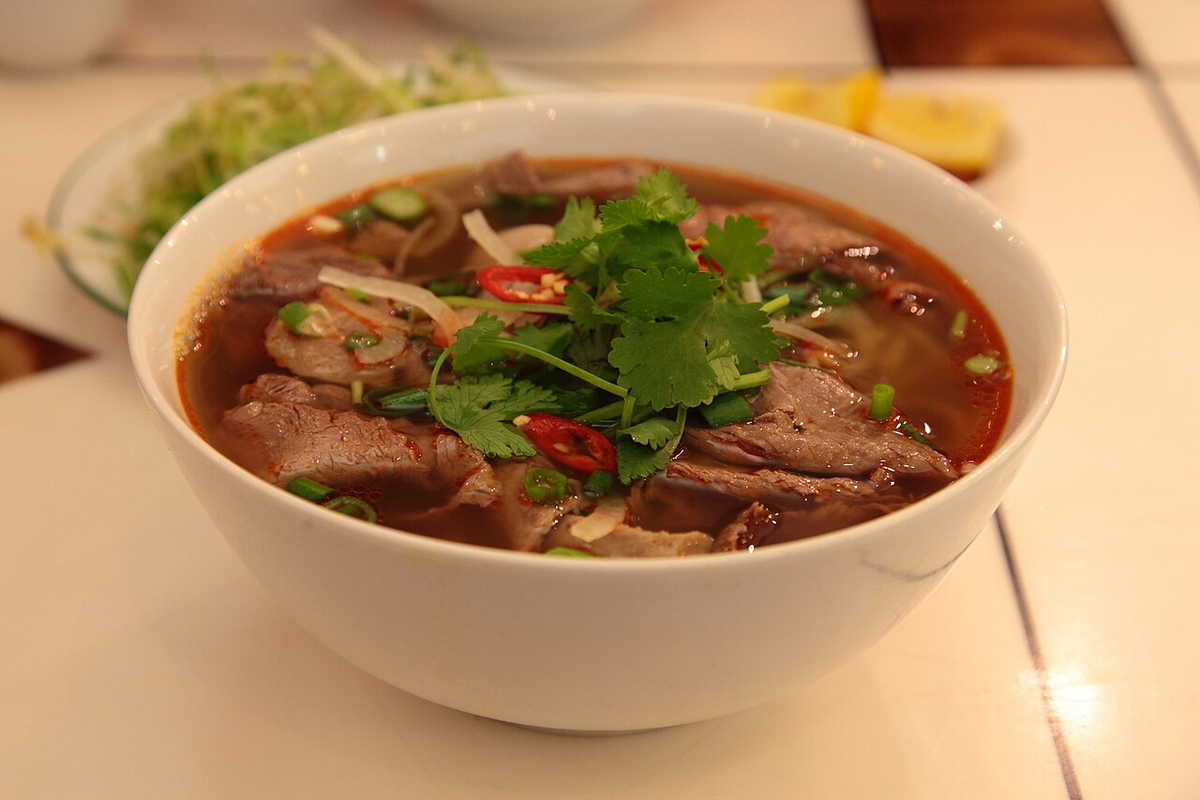 Bun bo Hue_Wikipedia.jpg
