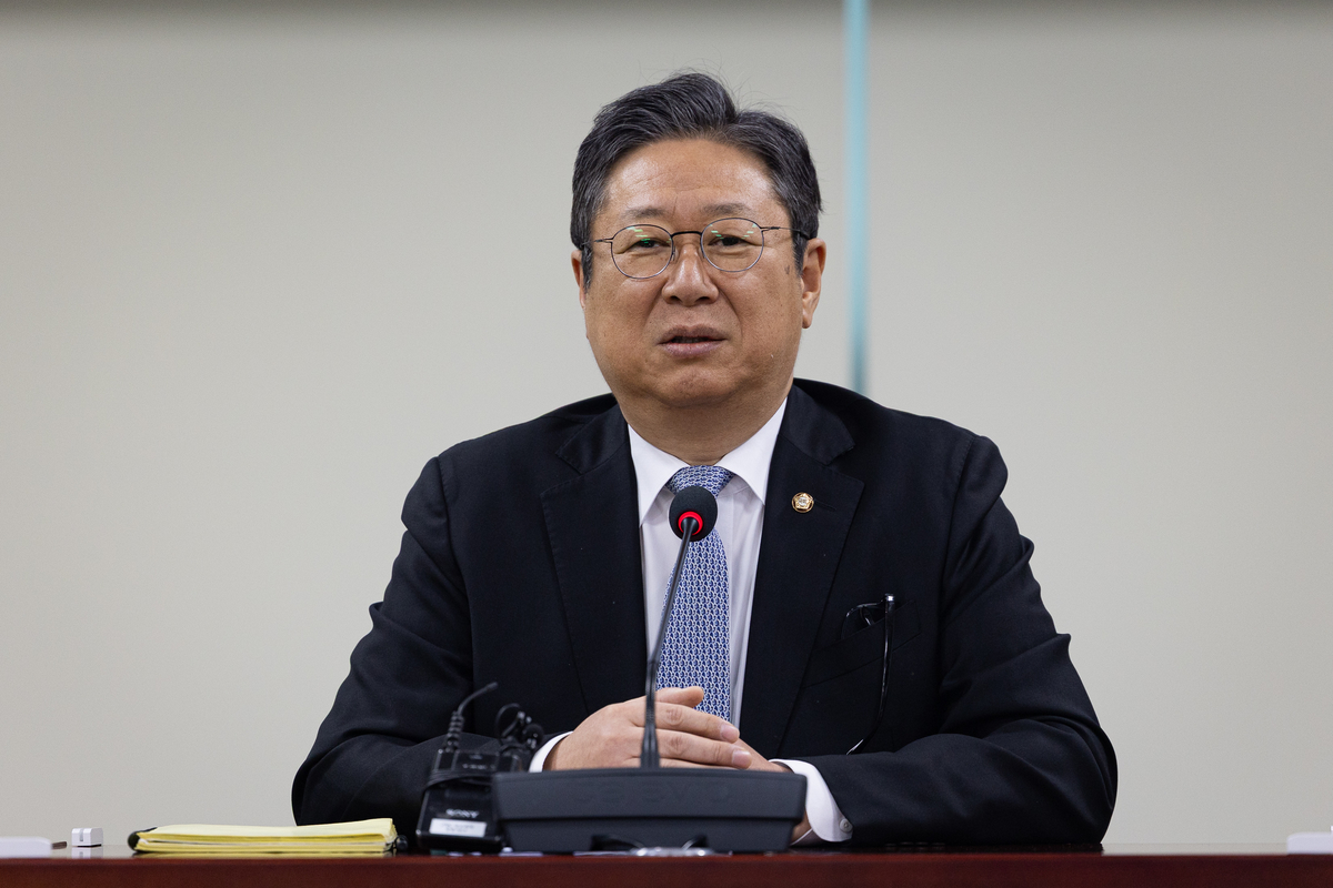 '딸 학비 4200만원' 황희 