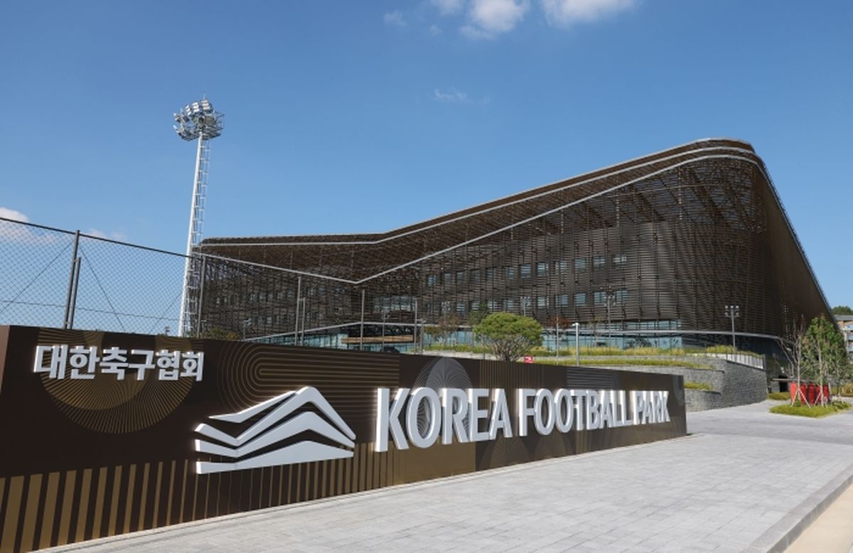 축구협회, 심판 성접대 논란에 사과... 