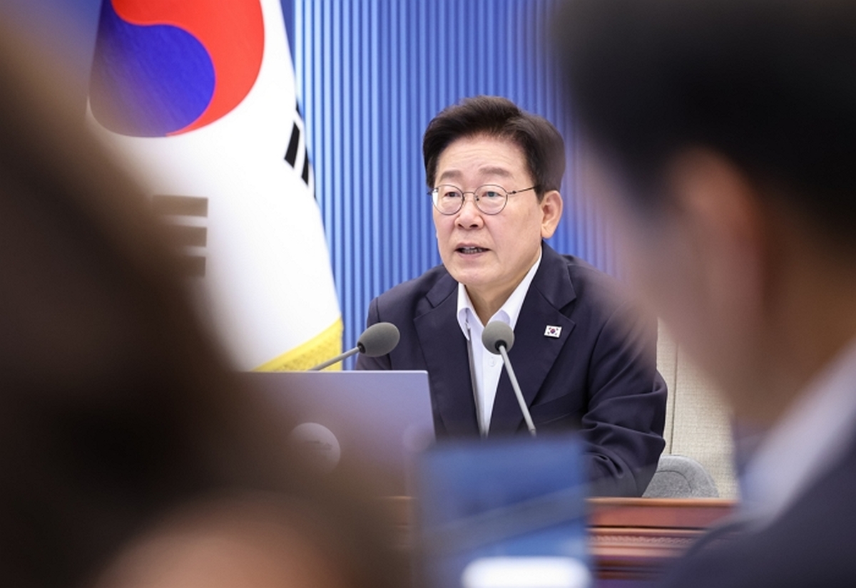 이재명 대통령 지지율 43.3%... 취임 후 최저치 기록