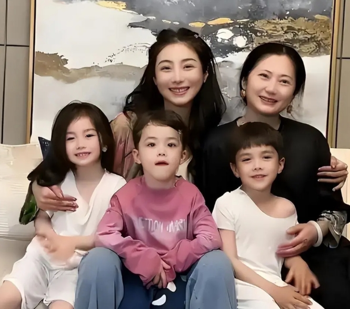 수차례 연애 실패하자... 정자 기증받아 혼혈 세쌍둥이 낳은 30대 미혼 여성