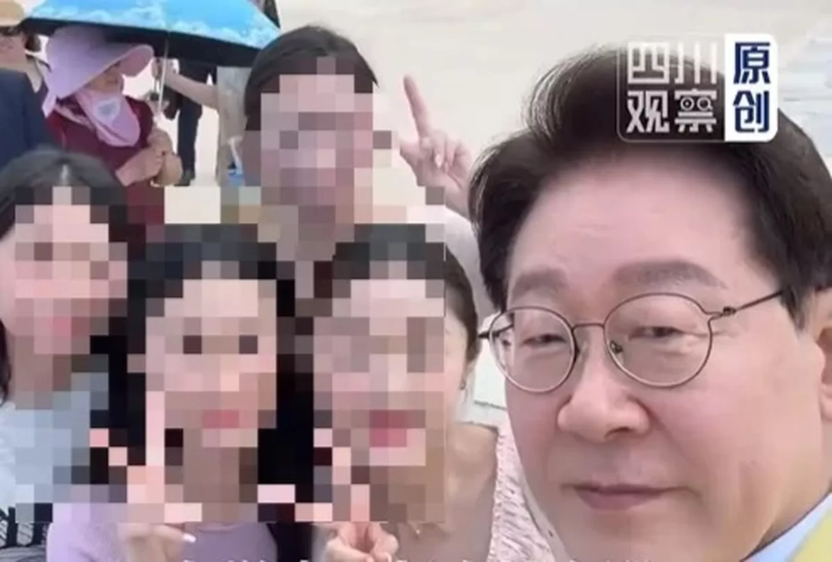 중국서 난리났다…이재명 대통령 경복궁서 中관광객과 찰칵, 화제
