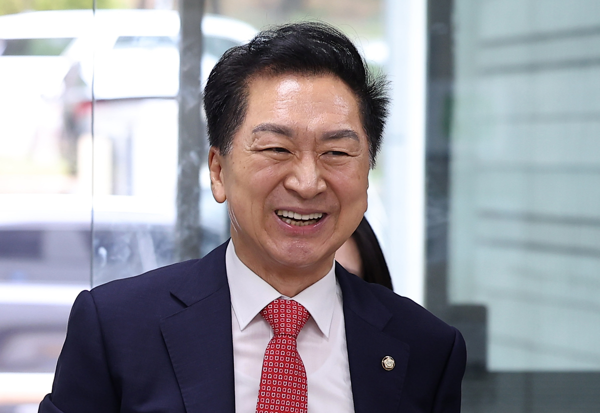 origin_법정향하는김기현의원.jpg