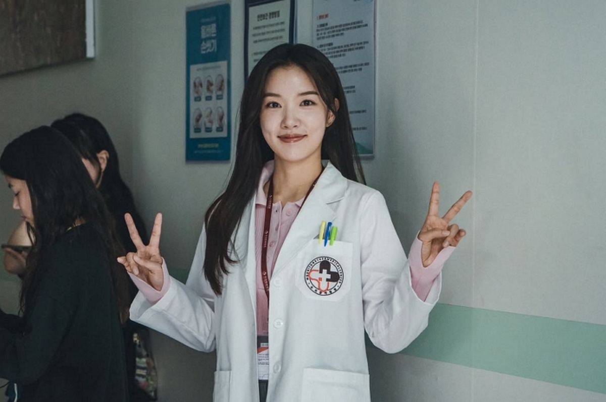 오늘 드라마 ‘결혼의 완성’의 마지막 회까지 함께해 주셔서 감사드립니다.저도 비밀스러운 명희의 정체를 궁금해하며 즐겁게 연기한 시간들이 지나가요. 드라마를 보면서 모두의 열.jpg