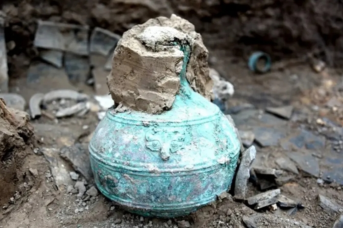 200-years-ancient-alcohol-found-136999303.jpg