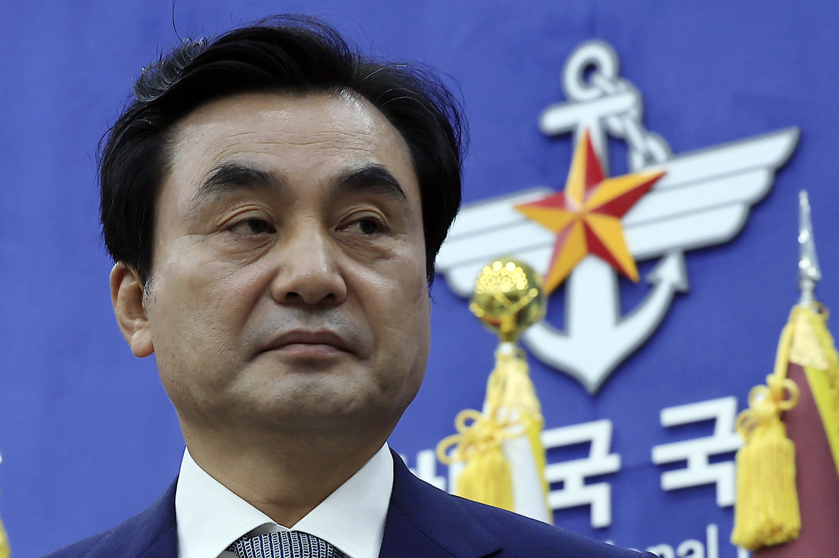 origin_발표마친안규백장관.jpg