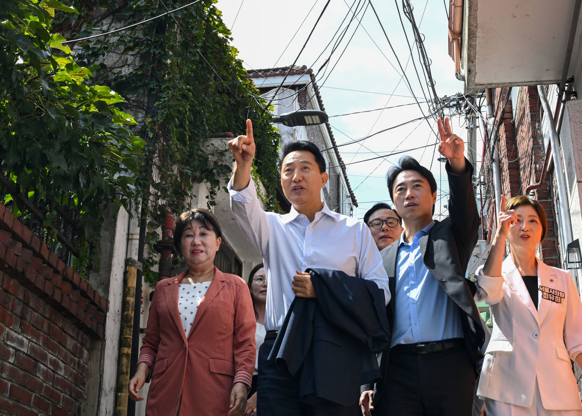 origin_용산서계·청파정비사업현장살피는오세훈시장.jpg