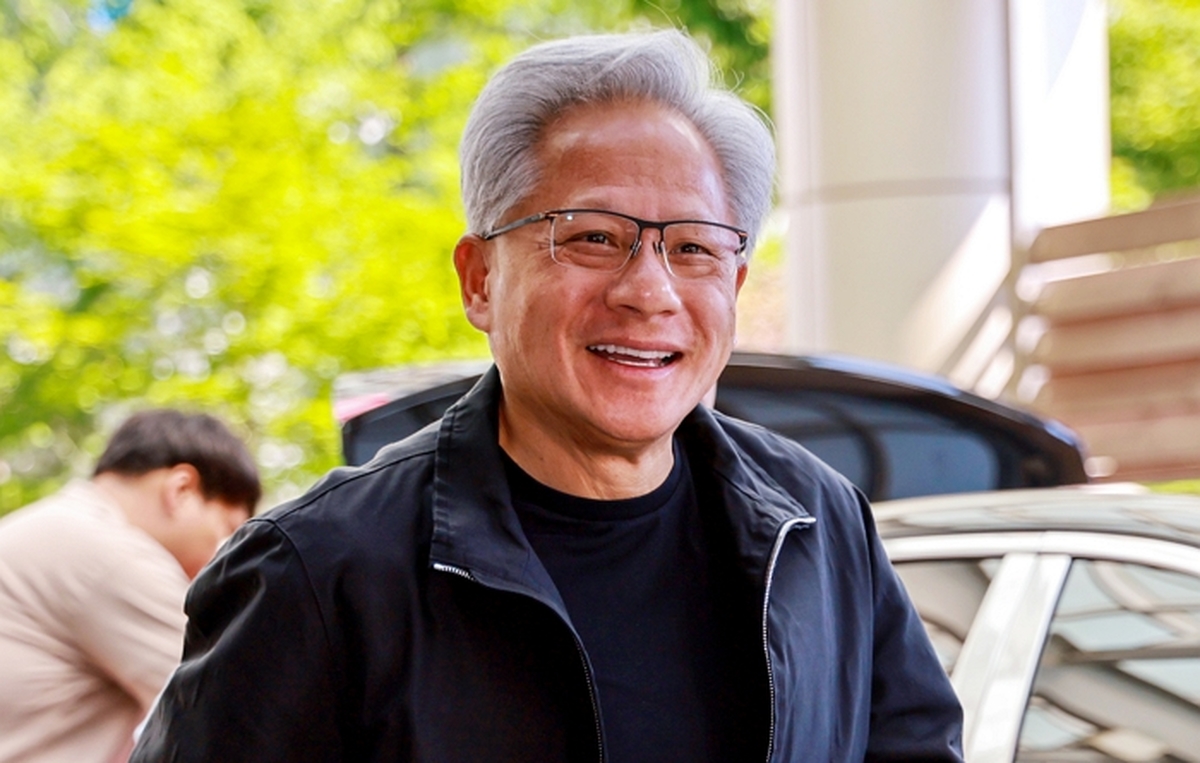 origin_한국일정마치고출국하는젠슨황.jpg