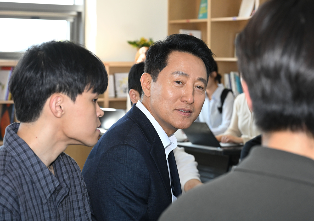 origin_입주청년들과간담회갖는오세훈시장.jpg