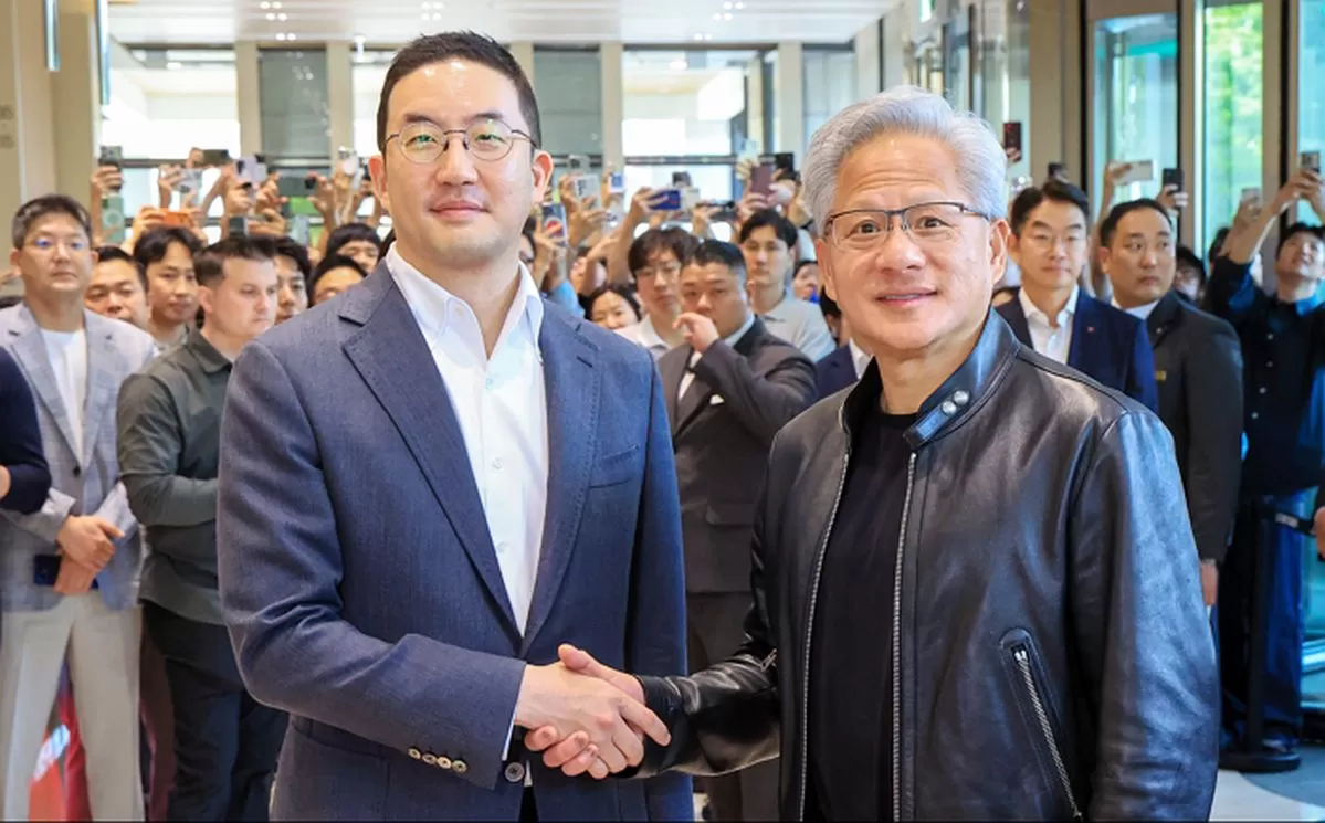 젠슨 황(오른쪽) 엔비디아 최고경영자(CEO)와 구광모(왼쪽) LG회장 / 뉴스1