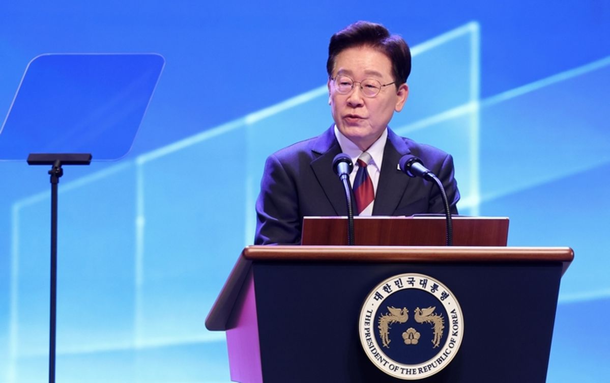 李대통령 “오래된 전쟁 끝내자”... 남북 대화 공식 제안