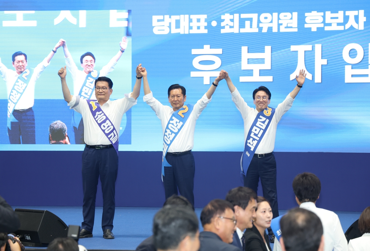 origin_전북당원들에게인사하는송영길·정청래·김민석.jpg