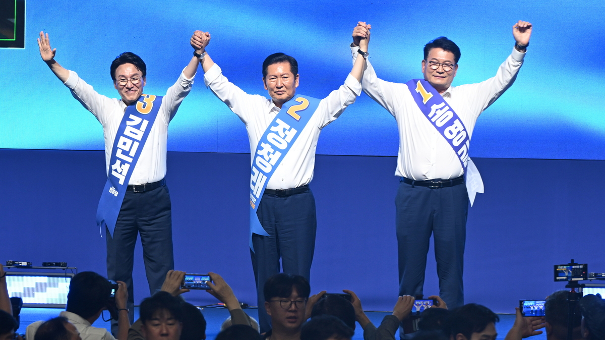 origin_광주전남합동연설회손잡은김민석·정청래·송영길.jpg