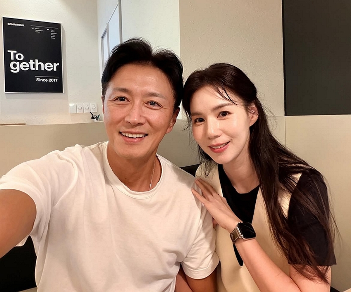 안녕하세요 진태현입니다 평안하시죠오늘은 저희 부부 11주년 결혼기념일입니다시간이 참 빠르네요사랑 감사 나눔 겸손으로 살아가려고 치열하게 왔네요그런데 정말 사랑도 감사도 나눔.jpg