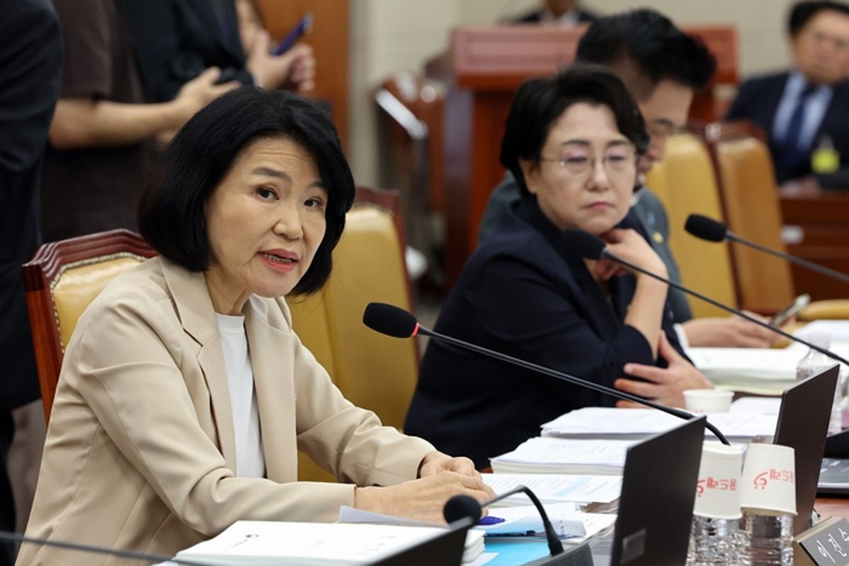 “중대범죄자” vs “집단 폭력”... 이진숙 ‘5·18 토론회’에 아수라장 된 과방위