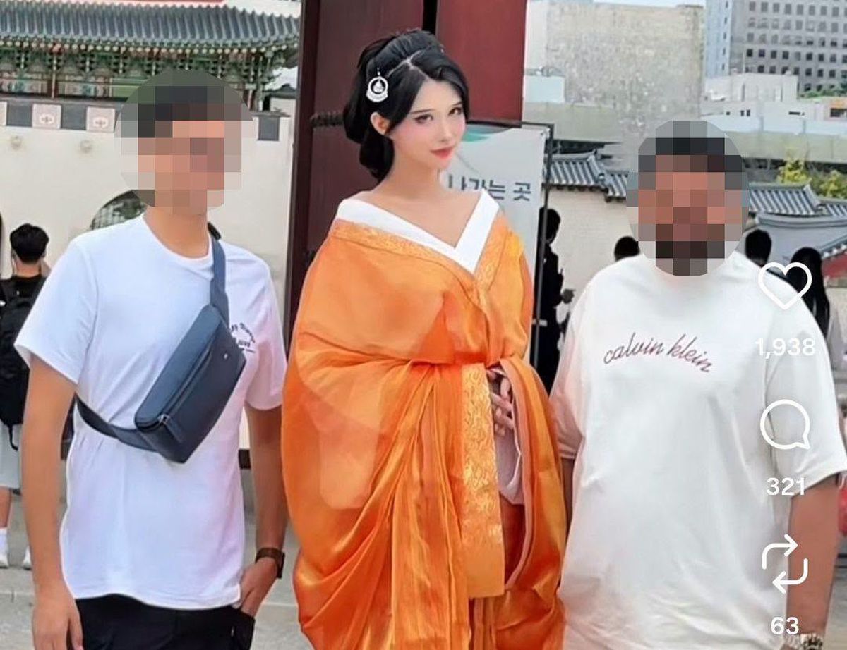 中 전통 의상입고 경복궁 활보한 중국 인플루언서 무리