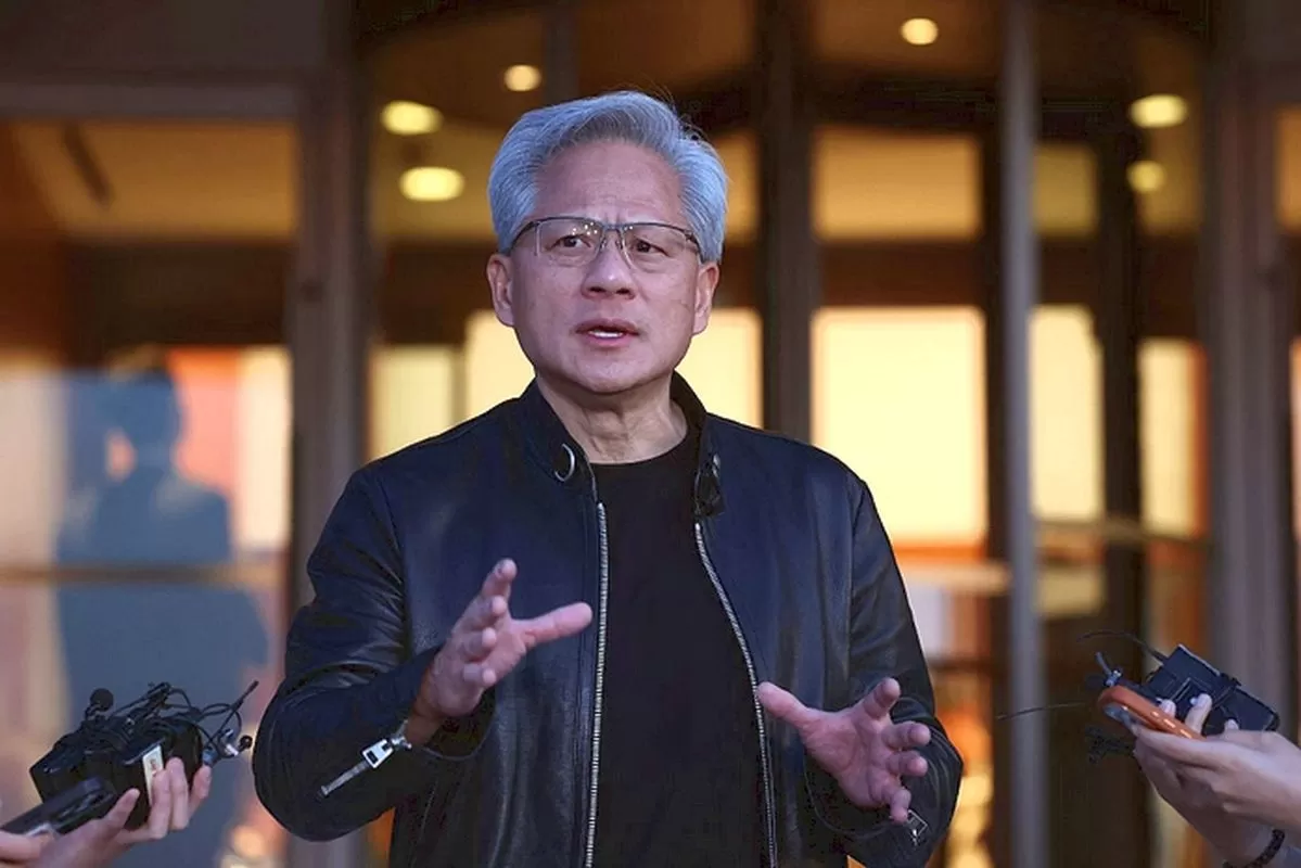  2026년 6월 8일 엔비디아 CEO 젠슨 황이 서울 신라호텔에서 열린 한국 AI 및 로봇 스타트업 관계자들과의 라운드테이블에 앞서 언론에 브리핑하고 있다. / GettyimagesKorea