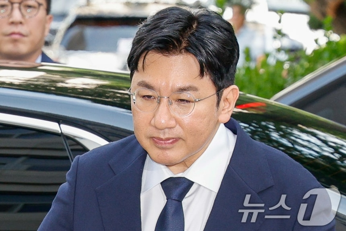 경찰, ‘2000억 부당이득 혐의’ 방시혁 수사 종결 절차…축협 성접대는 공소시효 만료