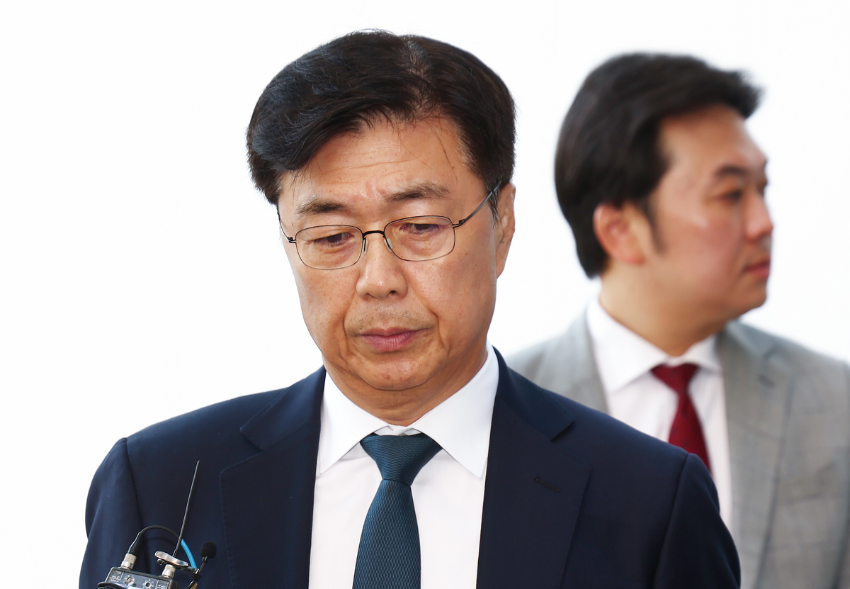 origin_굳은표정의홍장원전국정원1차장.jpg