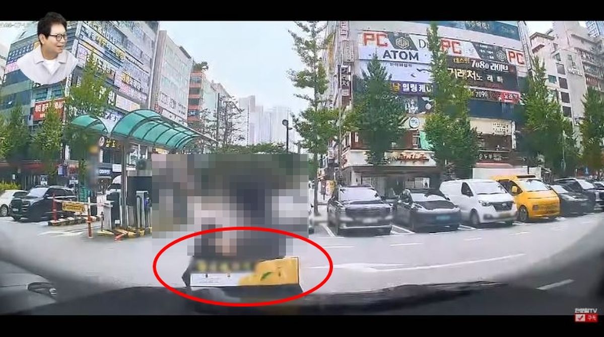 남의 차 보닛에 과일 상자 올려 흠집 내놓고는... 90만원 수리비에 오리발 내민 행인