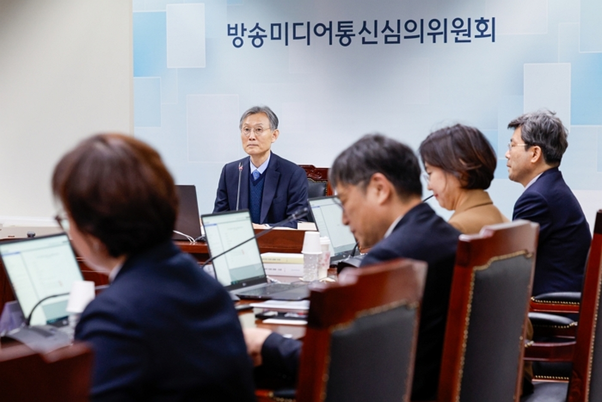 origin_9인체제첫회의갖는방미심위.jpg