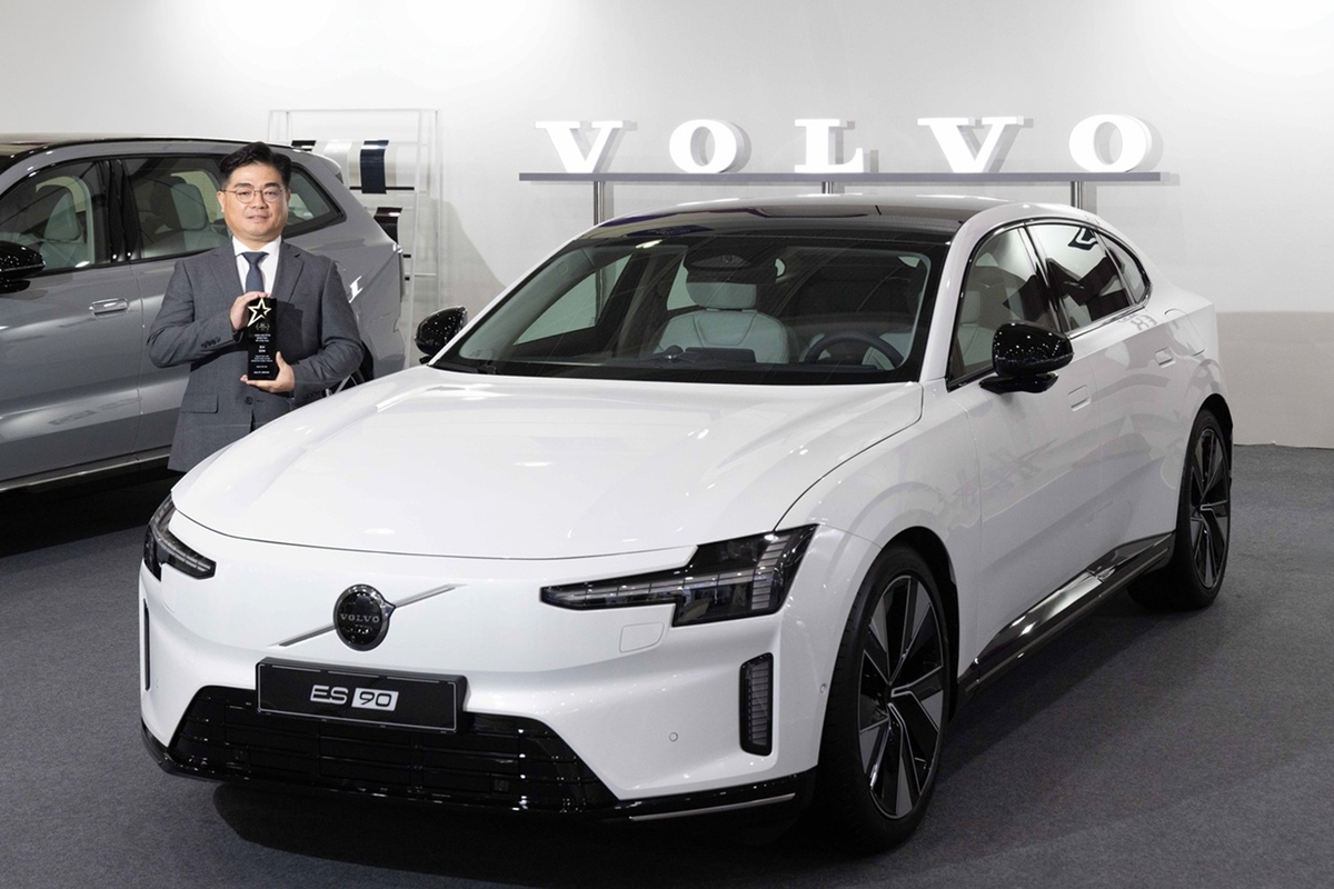사진자료3_Volvo ES90, EV 어워즈 2026에서 미디어 픽(Pick) EV 수상.jpg