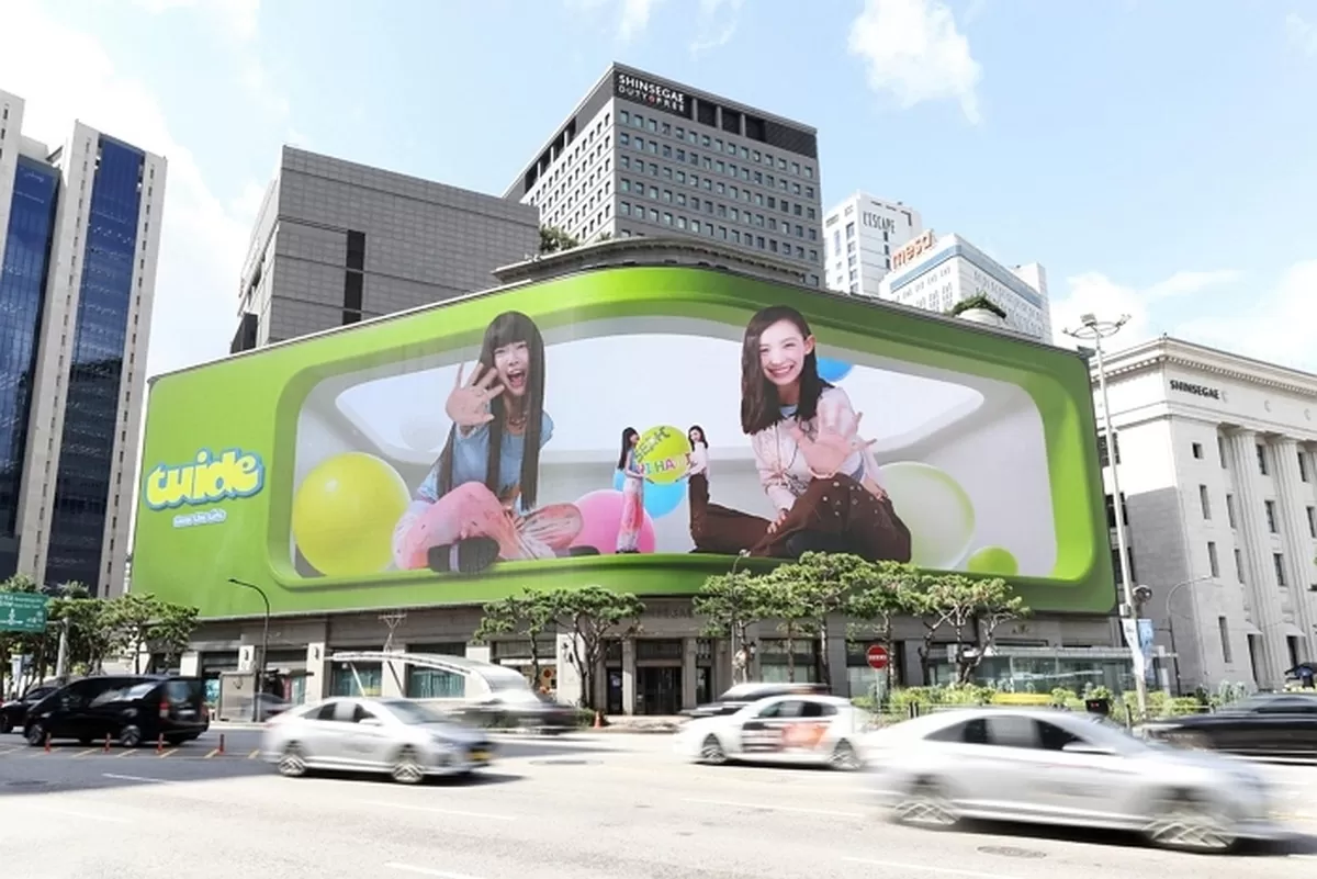 신세계백화점 본점 미디어파사드 튜이드 시보 영상 멤버 세아 이하늬.jpg