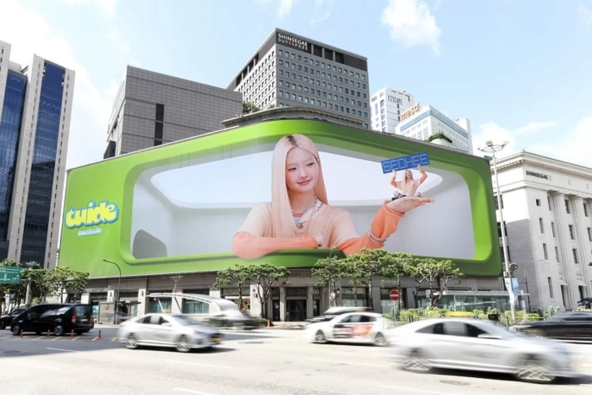 신세계백화점 본점 미디어파사드 튜이드 시보 영상 멤버 서희.jpg