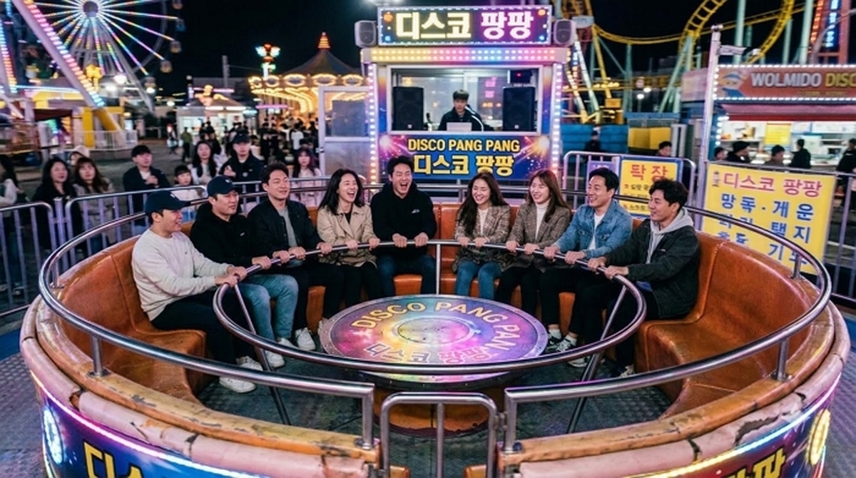 People_riding_disco_ride_202608261626.jpg