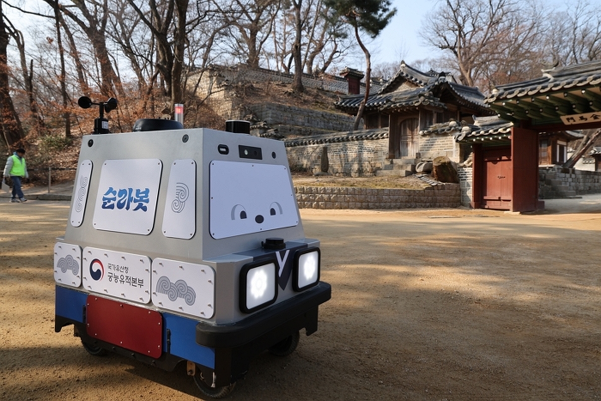 origin_창덕궁순찰중인순라봇.jpg