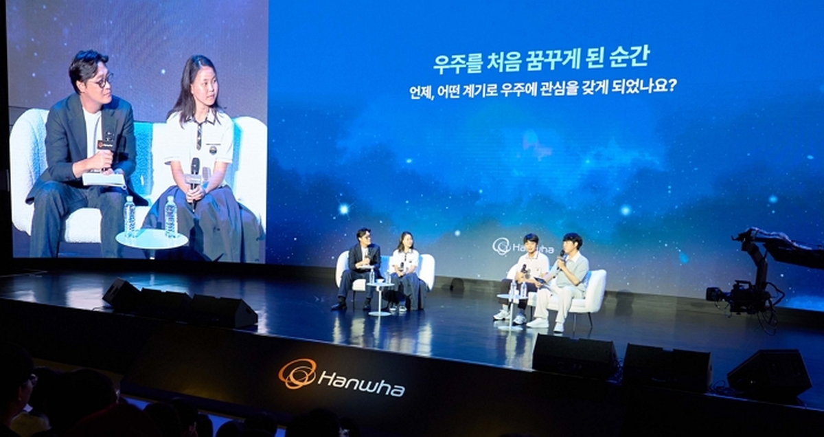 사진4_지난_29일,_서울_큐브컨벤션센터에서_개최된_‘한화_우주_컨퍼런스Space,_with_us’에서_오승훈_아나운서.jpg