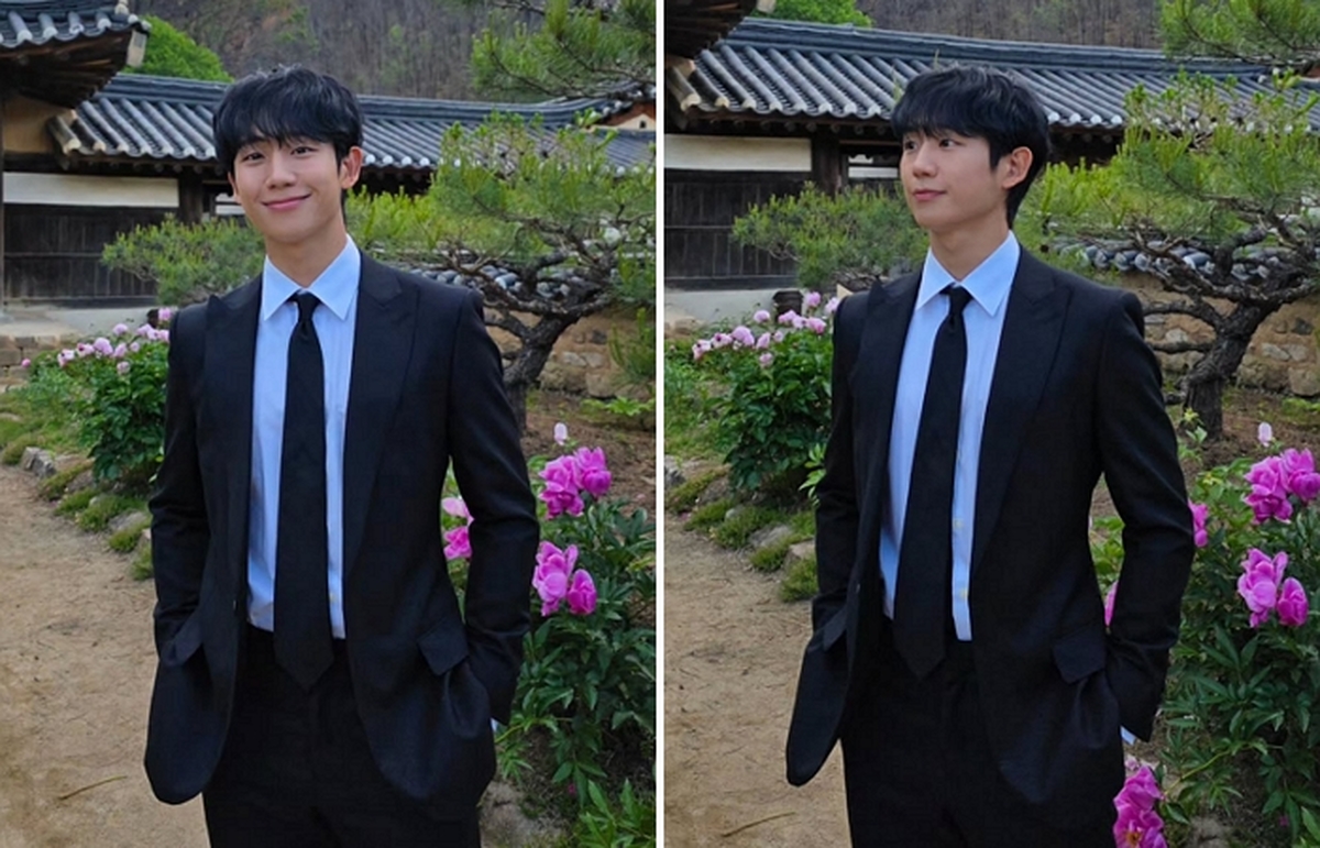 38살 정해인, 전통 한옥 배경으로 ‘슈트 핏’ 자랑... 소년미 뽐내는 비주얼