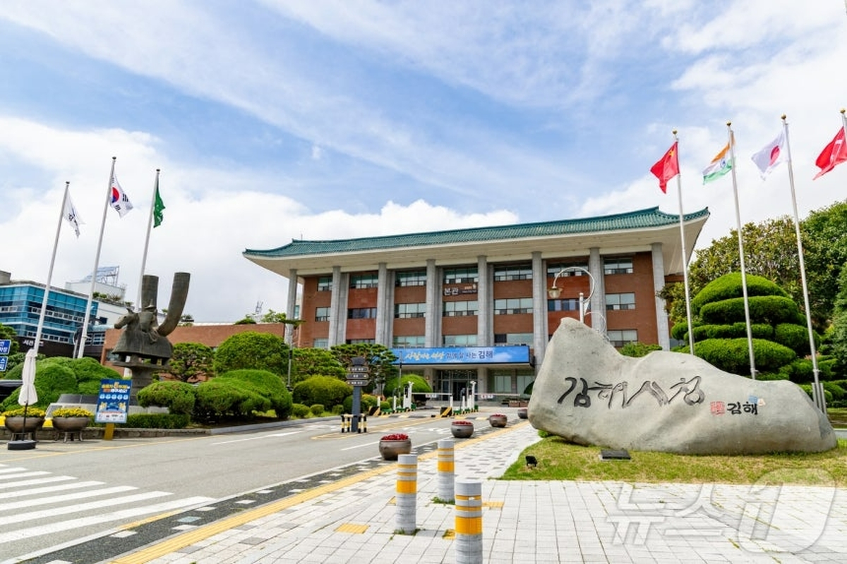 폭언·악성 민원 막는다... 공무원 보호 위해 20분 넘기면 통화 끊어지게 한 자치단체