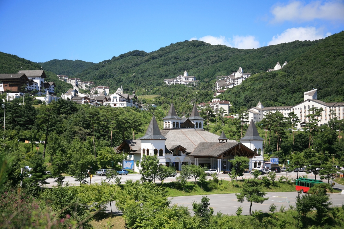 “반딧불 보고 덕유산까지”... 부영그룹, 무주 여행객에 ‘무주덕유산리조트’ 숙박·곤도라 할인