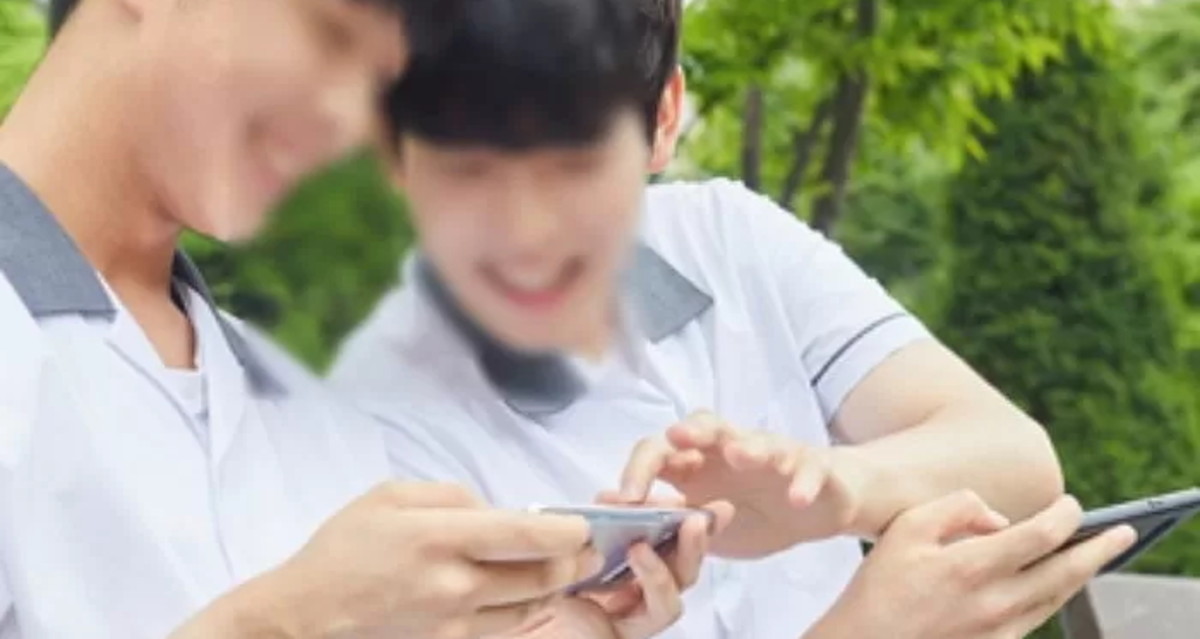 심야에 SNS 알림 보내면 벌금 690만원...미국 미성년자 SNS 규제법 통과