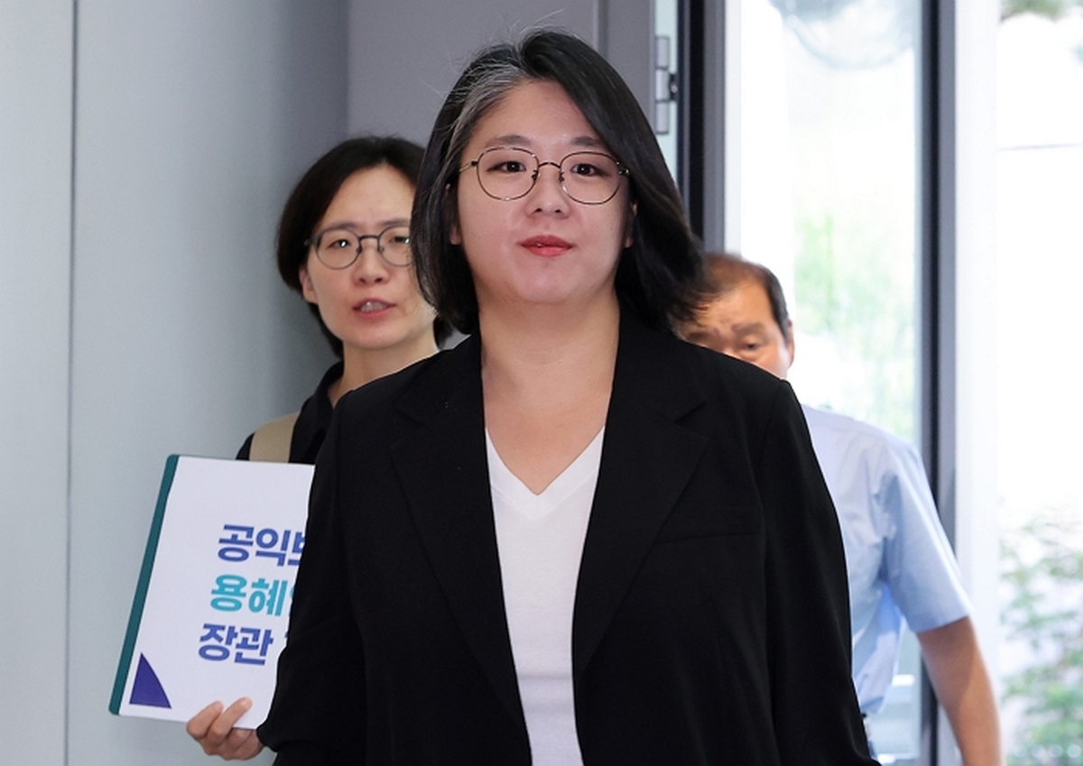origin_사퇴요구받으며출근하는용혜인장관후보자.jpg