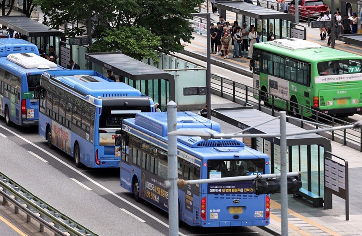 “출근길 대란 오나”... 서울 시내버스 노조, 16일 첫차부터 전면파업 예고