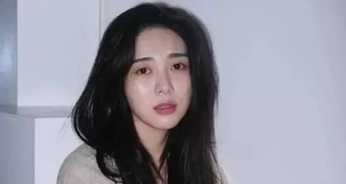 'AOA 출신' <b>권민아</b>, <b>친언니</b>와 <b>금전</b> 갈등 폭로 "재산 <b>횡령</b> 후 잠적"