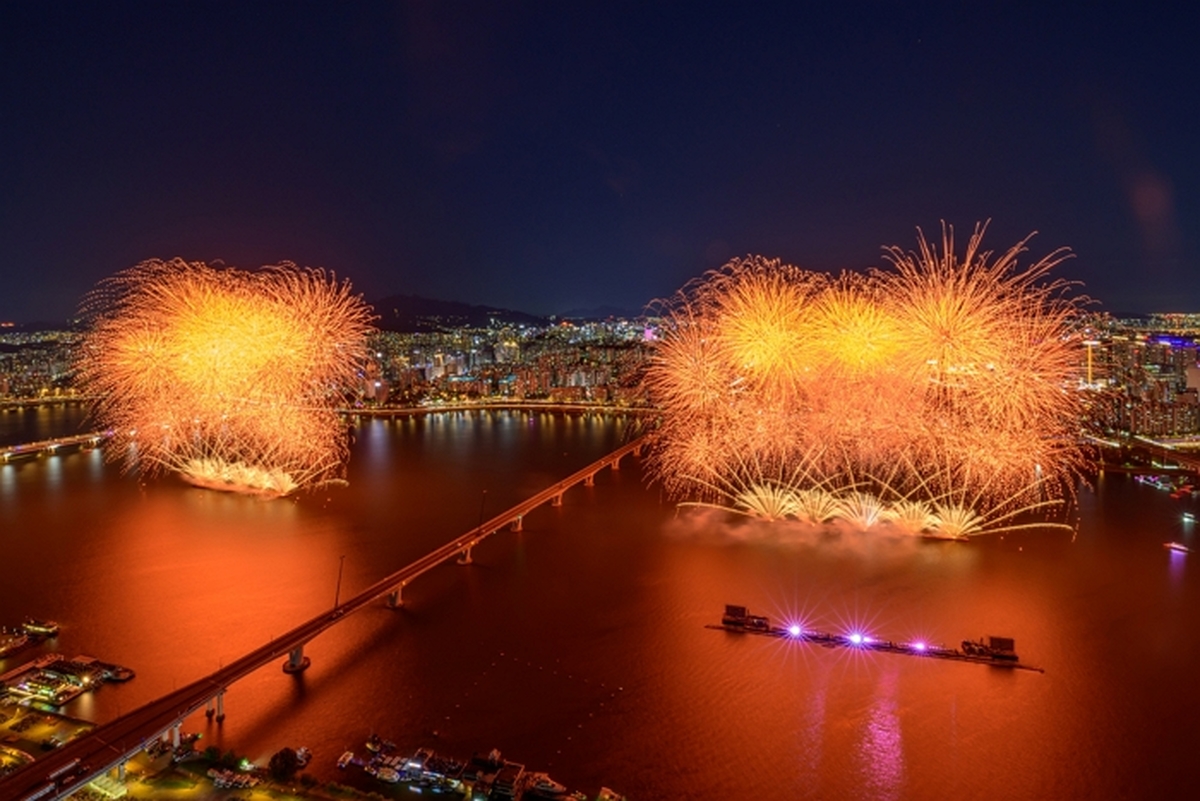 사진1. 한화와 함께하는 서울세계불꽃축제 2026에서 선보인 ㈜한화의 불꽃.jpg
