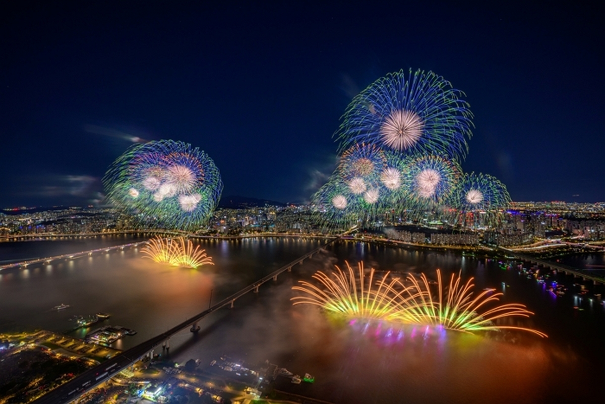 사진2. 한화와 함께하는 서울세계불꽃축제 2026에서 선보인 ㈜한화의 불꽃.JPG